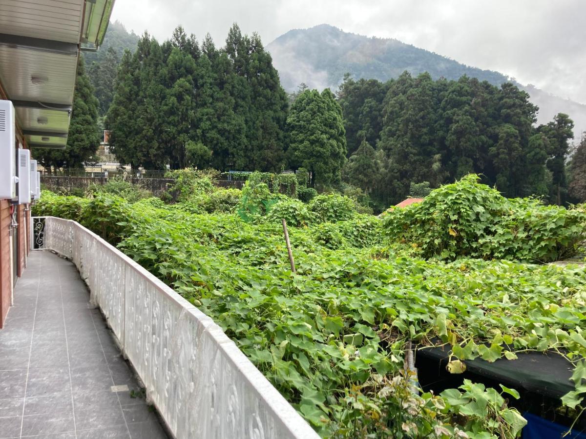 老老街 誠君民宿 Fenchihu Bagian luar foto