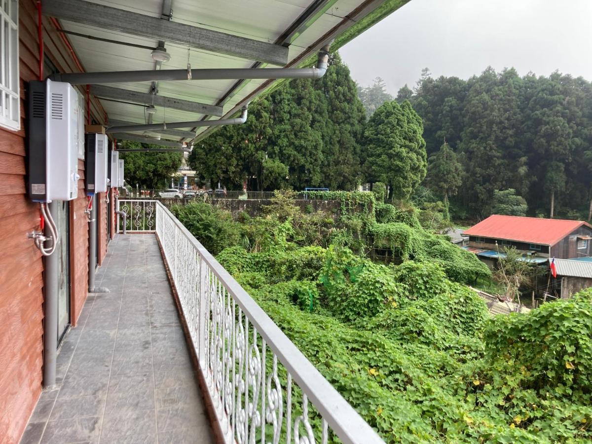 老老街 誠君民宿 Fenchihu Bagian luar foto