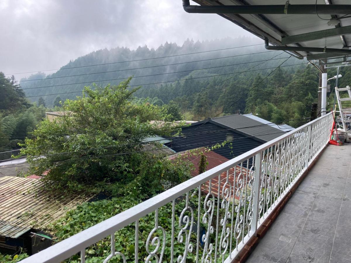 老老街 誠君民宿 Fenchihu Bagian luar foto