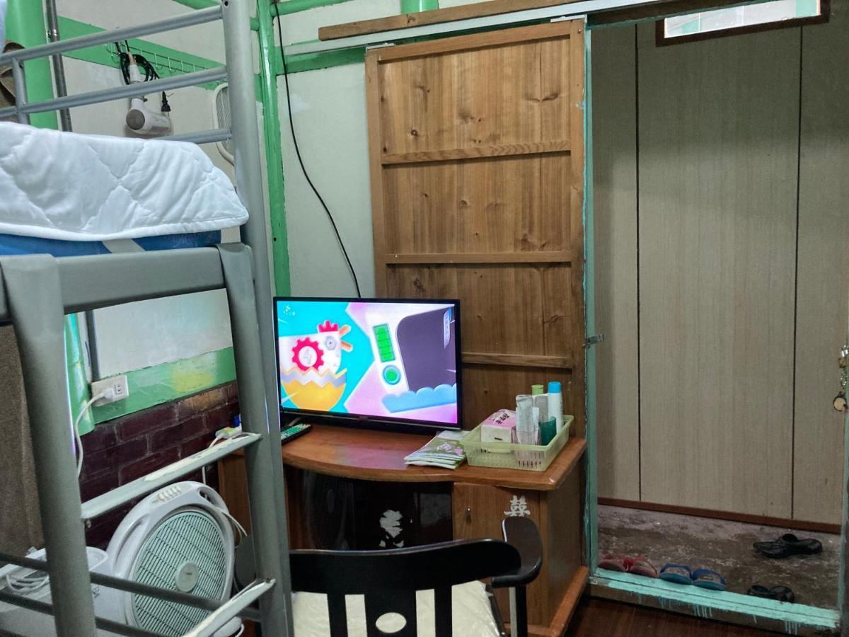 老老街 誠君民宿 Fenchihu Bagian luar foto